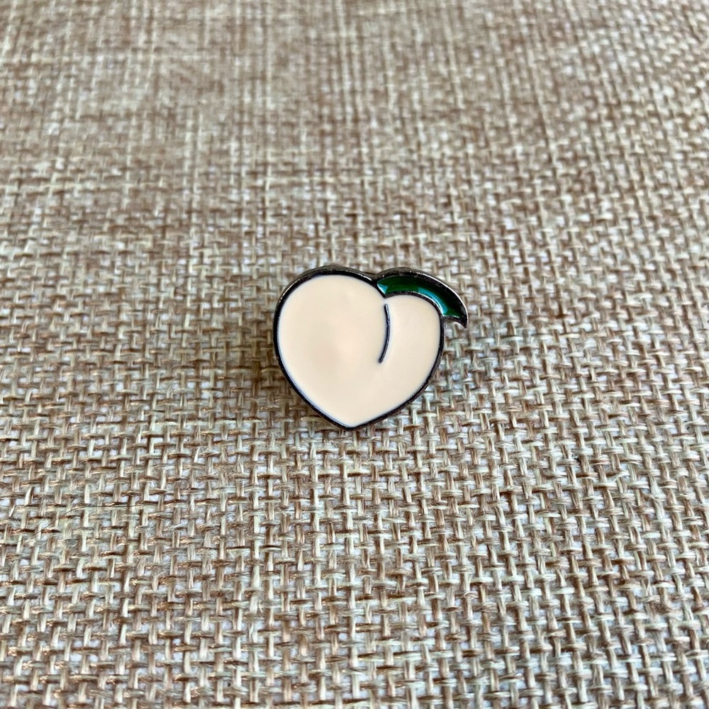 ✨ 3/$15 ✨ Enamel Pin Peach with Gunmetal Outlining